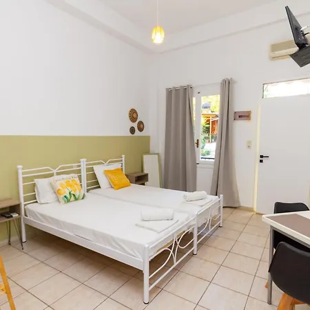 42 Herakleous Rooms *